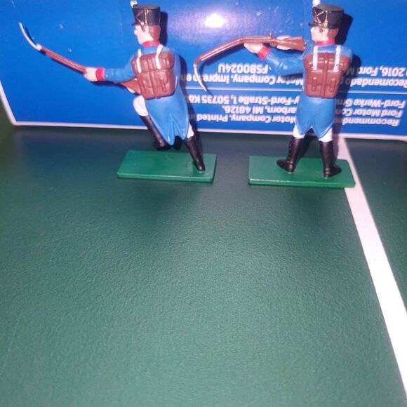 Vintage Blue Box American Revolutionary Soldier Figurines - Picture 5 of 6